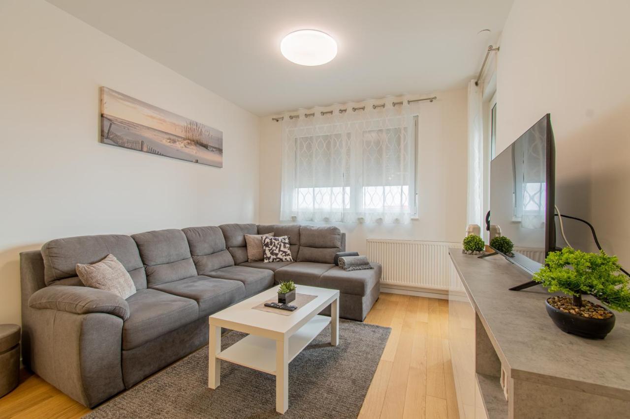 Flexible Selfcheckins 42 - Zagreb - Luxury - Garage Parking - Loggia - Brand New Lejlighed Eksteriør billede
